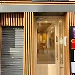 Ueno上野!Akihabara秋葉原!Asakusa 浅草!3Min Walk To Station!交通便利地点繁华!附近美食!商场百货遍地! 干湿分离! 智能马桶! 高速无限制网路! 高级公寓403